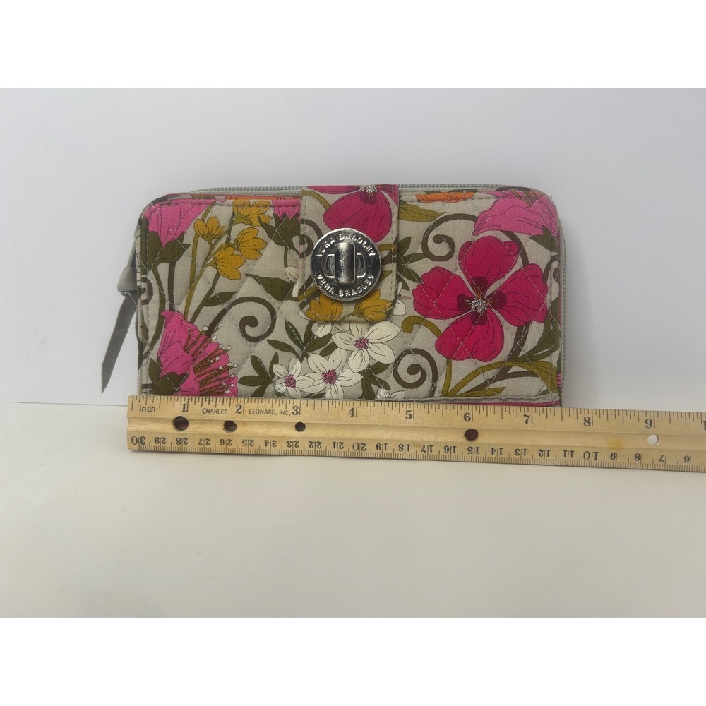Vera Bradley Wallet Womens Large Pink Floral Quilted Cotton Excellent Turn-Lock
